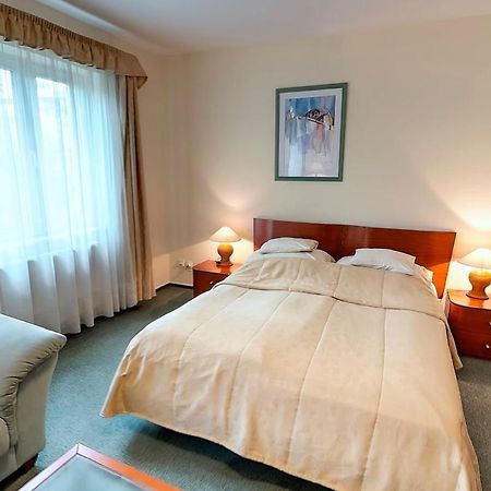 Klub Hotel Dunaújváros Habitación foto