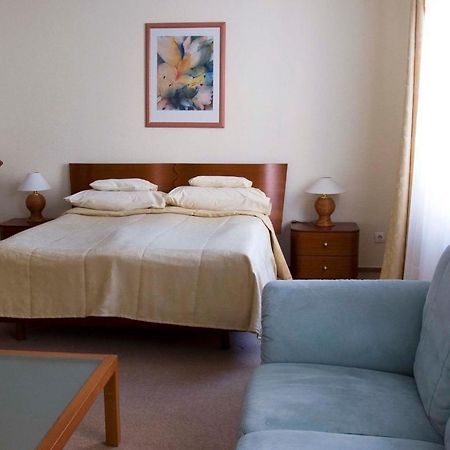 Klub Hotel Dunaújváros Habitación foto