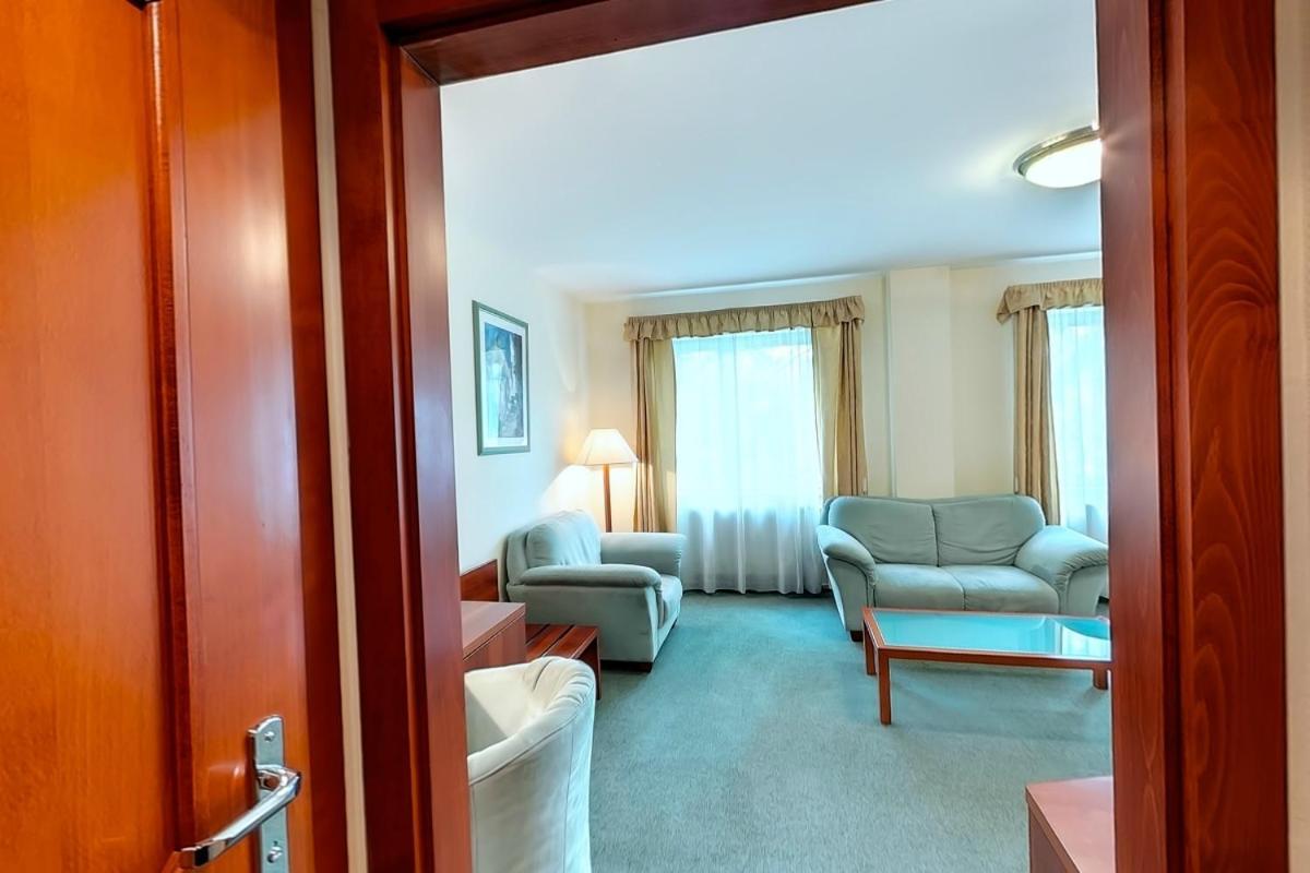 Klub Hotel Dunaújváros Habitación foto