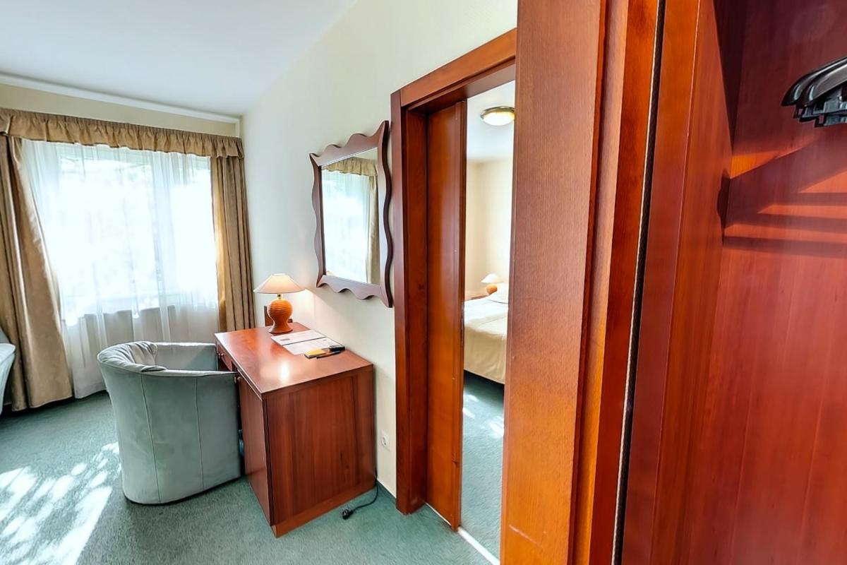 Klub Hotel Dunaújváros Habitación foto